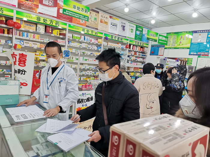 疫情期間為納溪區藥店免費配送口罩 (2)